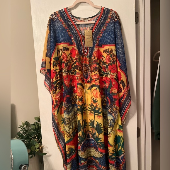 Beach coverup - Picture 2 of 3